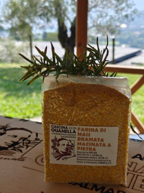 Farina di mais bramata macinata a pietra